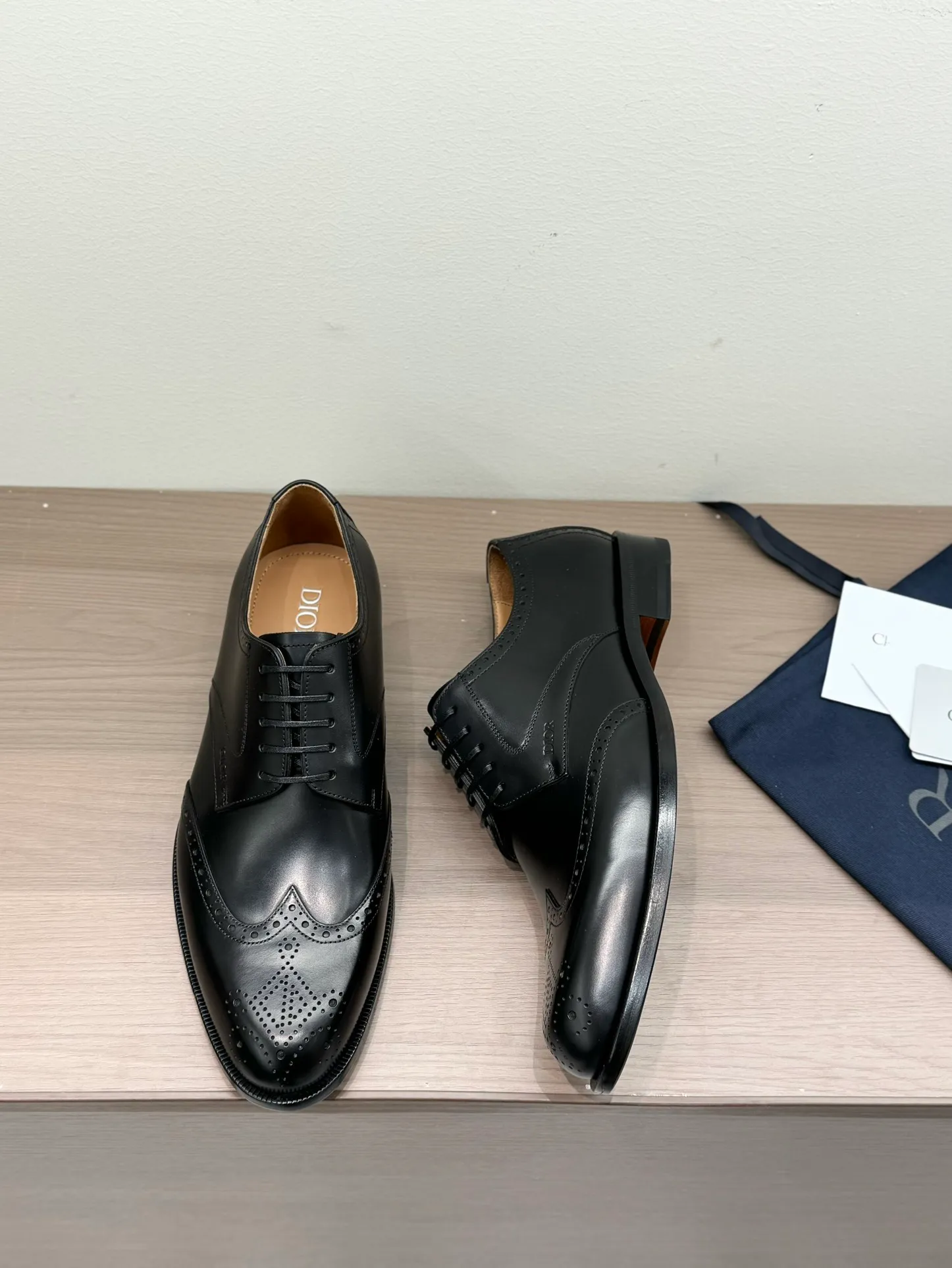 [Dior] Top P: 960💰 Standard code 39-44 (38.45.46 custom-made, non-returnable and non-exchangeable) Dior Dior's latest high-end men's boutique casual leather shoes, imported cowhide upper, water-dyed cowhide lining, imported leather outsole, perfect details are impeccable.